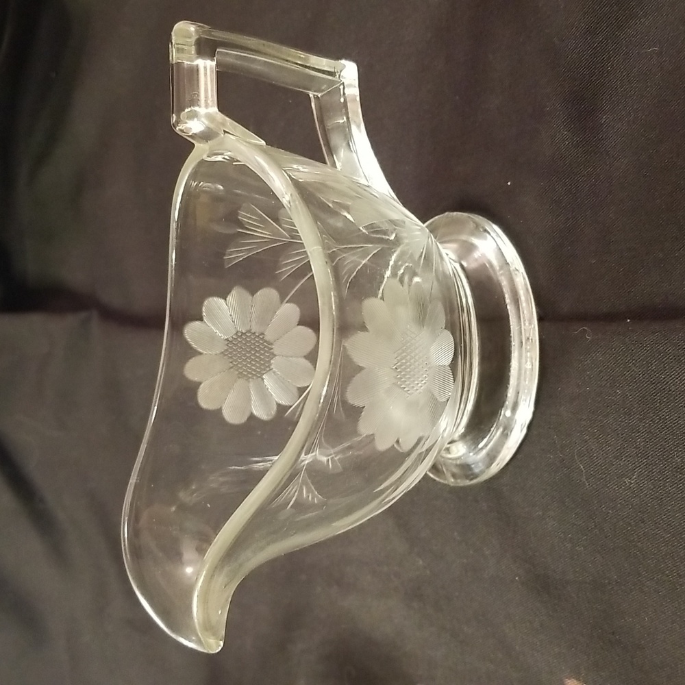 Vintage Heisey Etched glass sugar and cream set - Picture 6 of 15